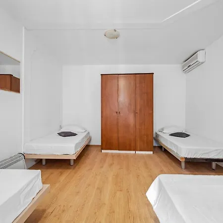 بيت شباب Pula Hostel *