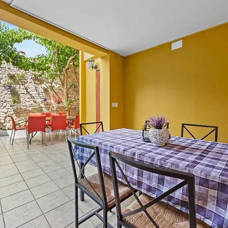 Pula Hostel بولا