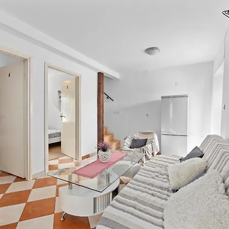 بيت شباب Pula Hostel