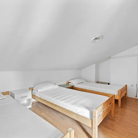 Pula Hostel Πούλα